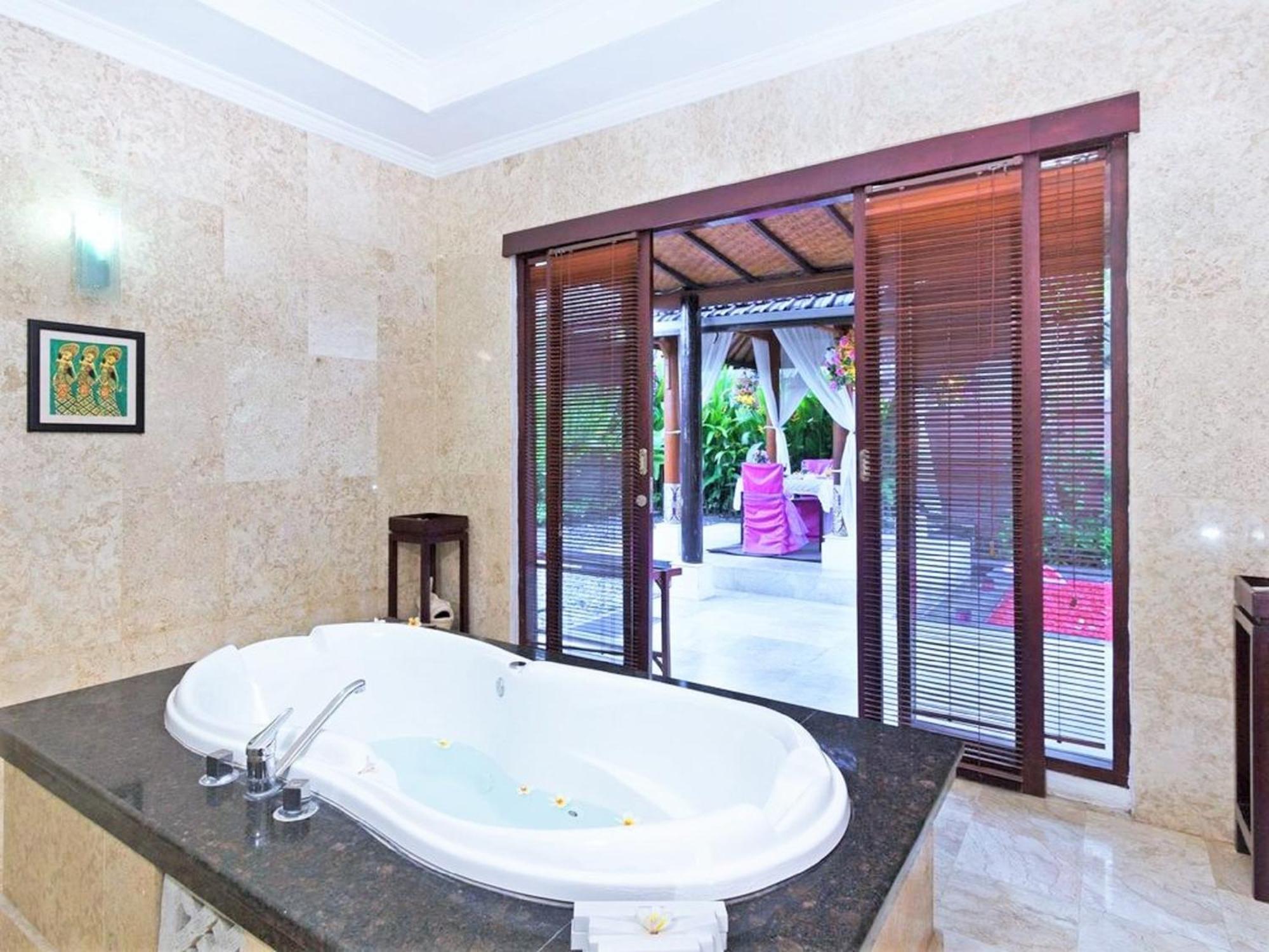 One Bedroom Private Villa Kuta Семиняк Екстериор снимка